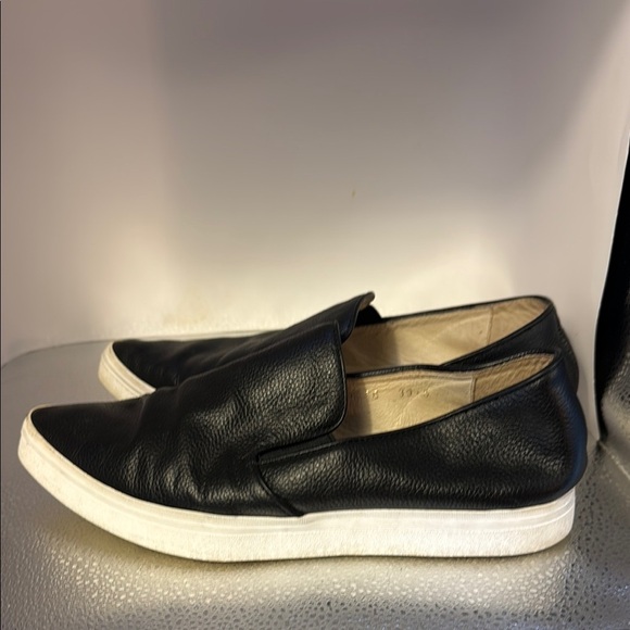Black and White Slip-On Loafers with Minimalist Design - Picture 4 of 7